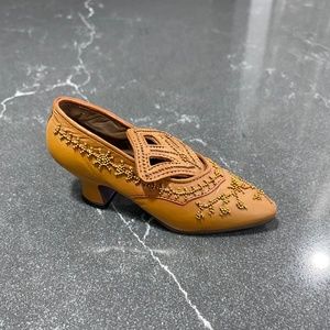 Just the Right Shoe "Courtly Riches"